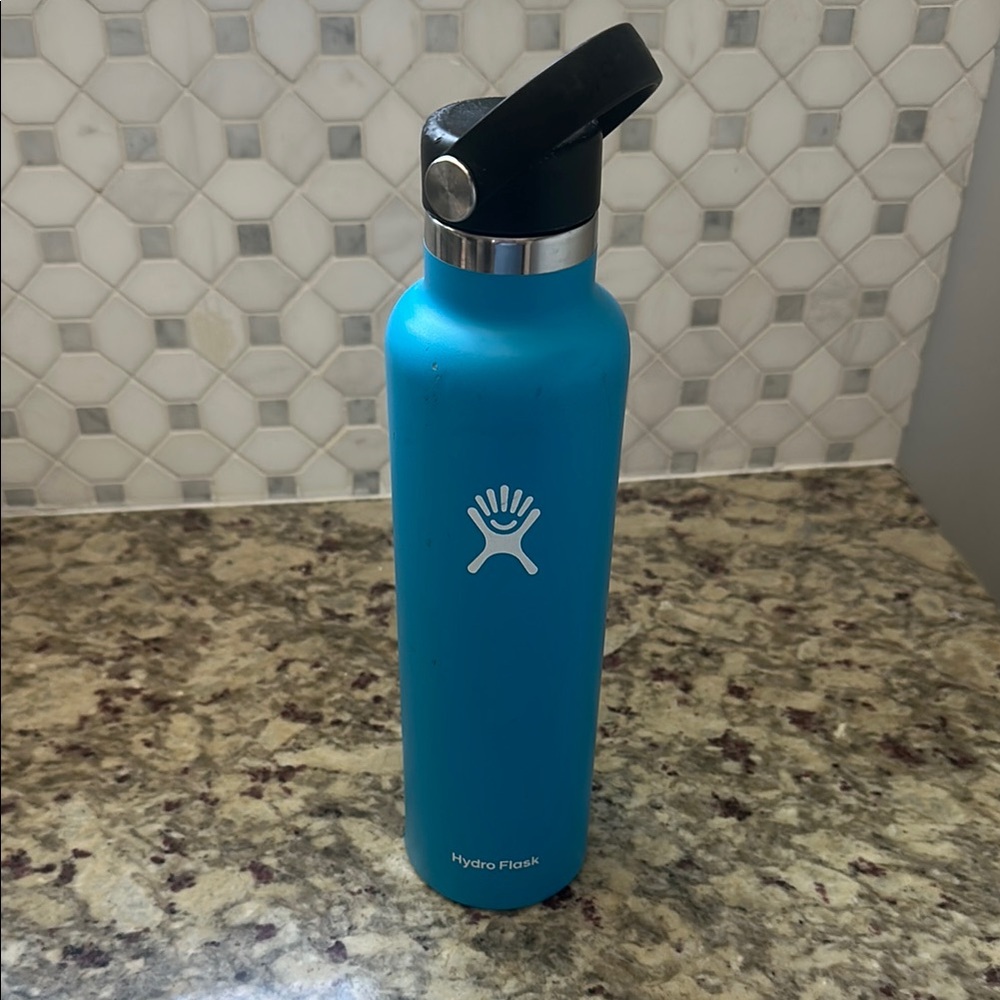 Hydro Flask Ocean Blue Bottle with Black Lid